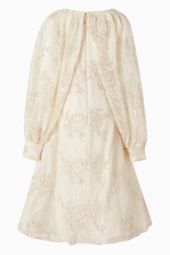 فستان طويل مطرز