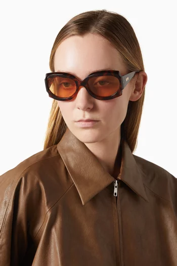 Loveliness Round Sunglasses in Polymer