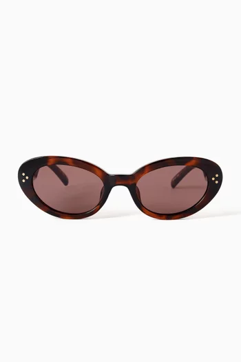 "With its bold oval silhouette and chunky proportions,TOOTSIE brings a playful attitude to everyday styling.":Brown    :One Size|219072555
