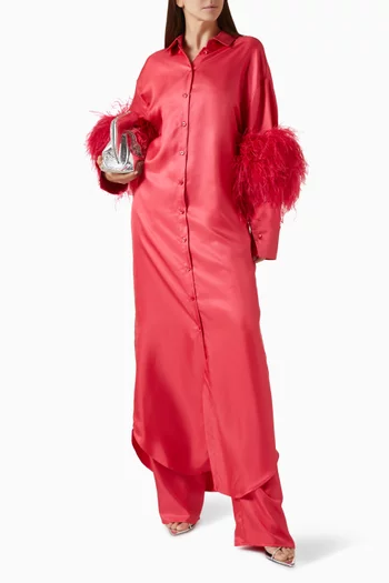 فستان طويل بصف أزرار وريش حرير