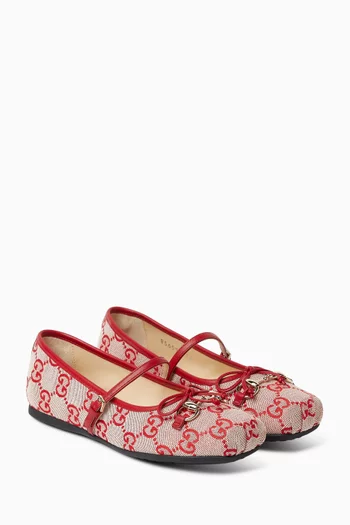 حذاء باليرينا بكعب مسطح وحلية لجام حصان قنب بشعار حرفي GG‏ وجلد