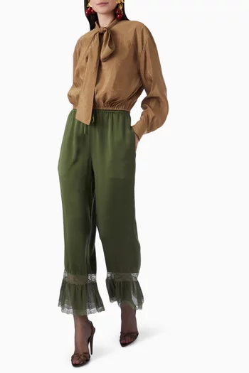 بنطال بحواف بأشرطة دانتيل حرير وستان