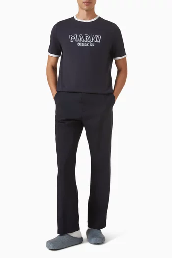 تي شيرت بشعار الماركة قطن