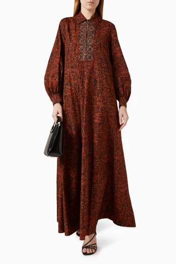 قفطان بنقشة ومطرز بأحجار الراين