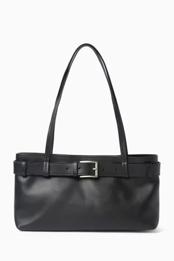 حقيبة مستطيلة مزينة بحزام جلد