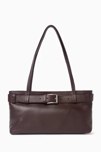 حقيبة مستطيلة مزينة بحزام جلد