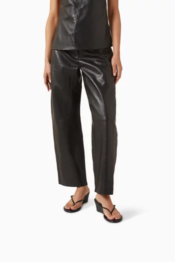 حذاء بيتيت بيلت مفتوح من الخلف بكعب ويدج 80 مم جلد