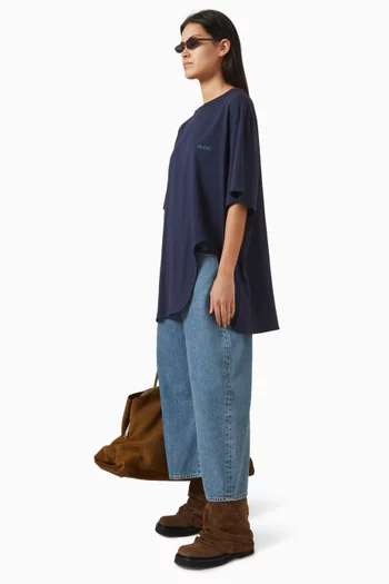 تي شيرت بحافة مقوسة بفتحة