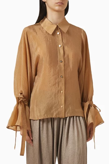 بلوزة بصف أزرار وأربطة تضييق