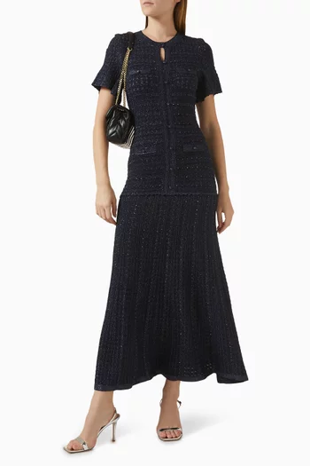 فستان طويل منسوج ومطرز بأحجار الراين