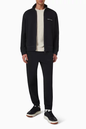 سترة بفتحة رقبة مستديرة