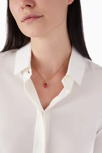 قلادة بتصميم فراولة مطلية بالمينا معدن