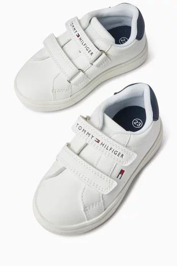 سنيكرز بشعار الماركة