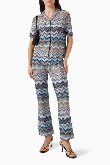 قميص بنقشة خطوط شيفرون متعرجة فيسكوز