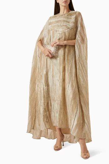 فستان طويل بكاب وتطريزات