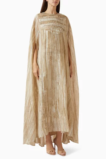 فستان طويل بكاب وتطريزات