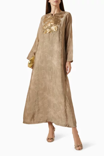 فستان طويل مطرز بالترتر