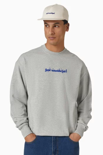 كاب لو برو بشعار الماركة بخط عريض وشريط كبس