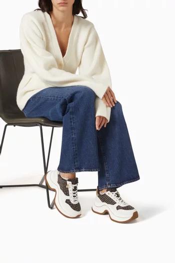 سنيكرز آرلا بنعل سميك قنب بنقشة شعار الماركة