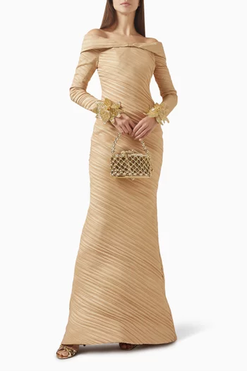 فستان سهرة بأكتاف مكشوفة وتطريزات بالخرز