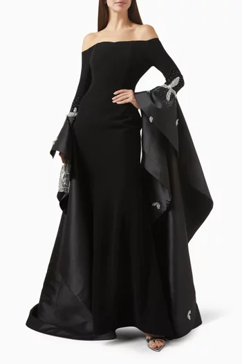 فستان سهرة بأكتاف مكشوفة وتطريزات