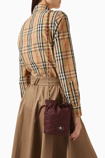 حقيبة مبطنة بسلسلة وحلية على شكل حدوة حصان نايلون