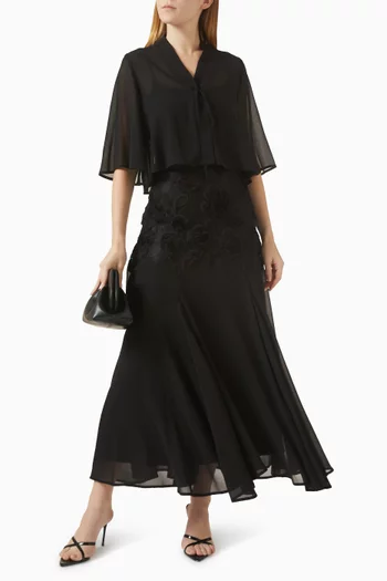 فستان متوسط الطول بكاب قابل للإزالة وتطريزات زهور