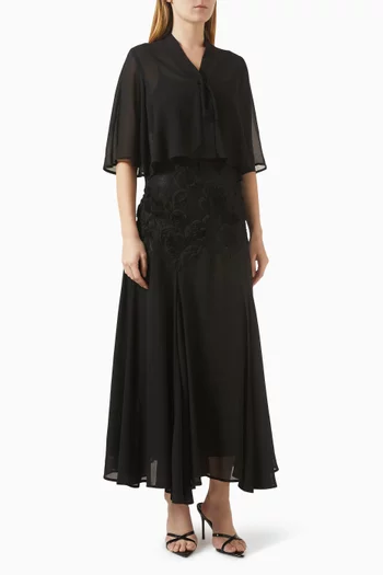 فستان متوسط الطول بكاب قابل للإزالة وتطريزات زهور