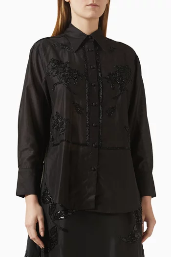 قميص مزين بتطريزات بأحجار الراين