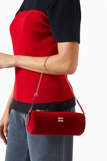 حقيبة بسلسلة مخمل