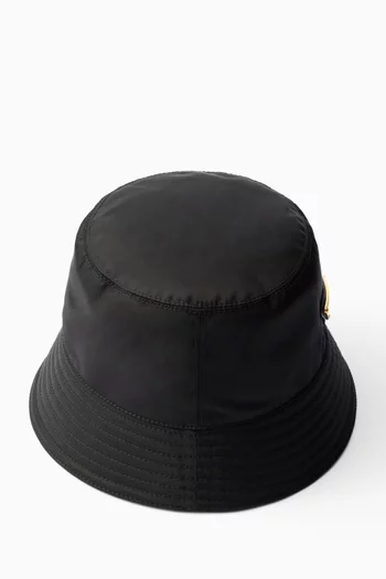 قبعة باكيت بشعار الماركة على شكل مثلث نايلون معاد تدويره