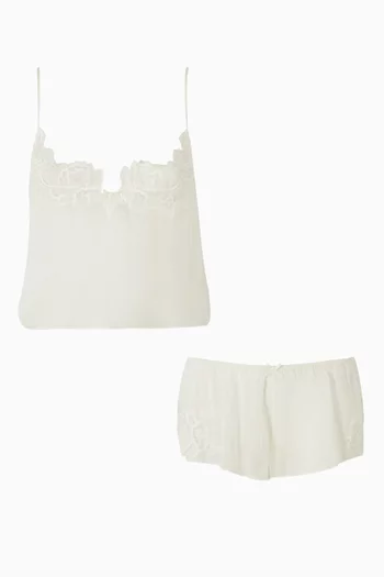 طقم كاميسول وشورت رومانس مزين بدانتيل