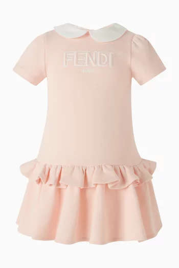 فستان كشكش بشعار الماركة