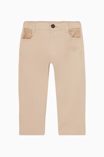 بنطال بشعار الماركة