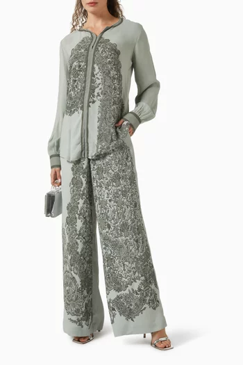 طقم متناسق مزين بنقشة