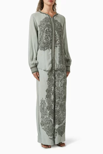 طقم متناسق مزين بنقشة