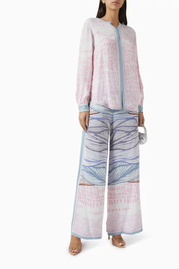 طقم بتصميم متناسق مزين بنقشة