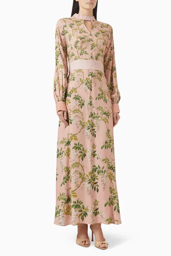 فستان طويل مزين بفتحة ونقشة