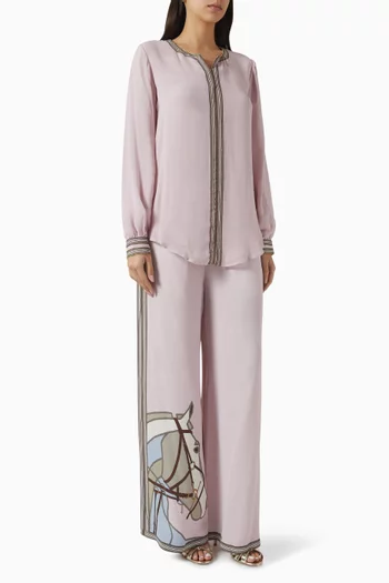 طقم متناسق مزين بنقشة