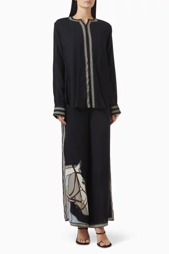 طقم متناسق مزين بنقشة