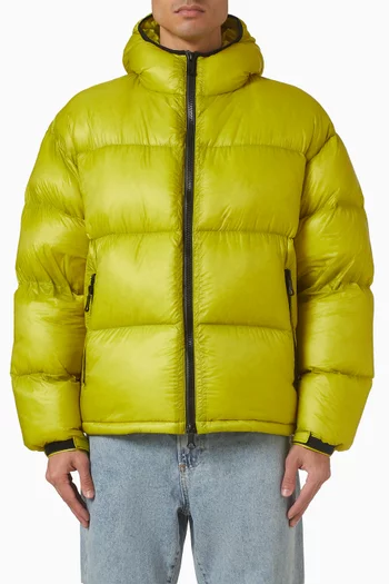 جاكيت منفوخ بغطاء رأس قماش شبه شفاف