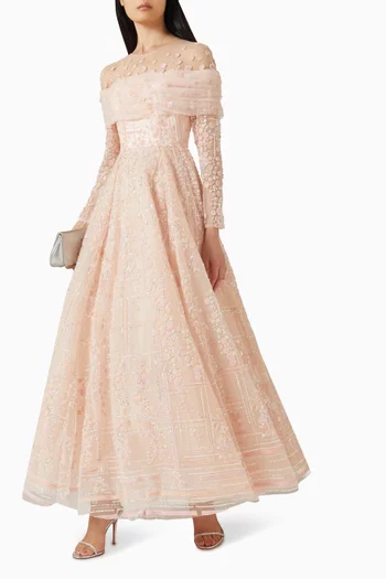 فستان سهرة بتصميم جرس بفتحة رقبة شفافة وتطريزات