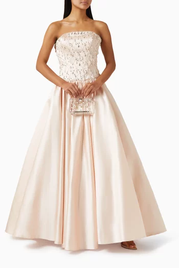 فستان سهرة بلا حمالات مزين بتطريزات ستان