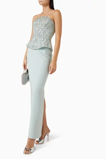 فستان سهرة بتصميم مشد مزين بتطريزات كريب