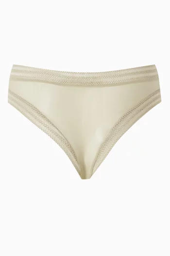 سروال تحتي بقصة برازيلية