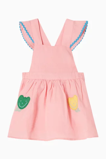 فستان مزين بزهرة توليب ووجه مبتسم