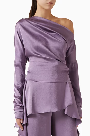 بلوزة جودي بكتف مكشوف