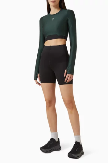 بلوزة رياضية قصيرة