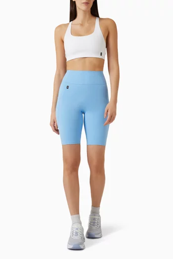 شورت ستوديو بقصة ضيقة