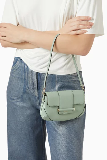 حقيبة صغيرة بحلية عمود وسلسلة جلد